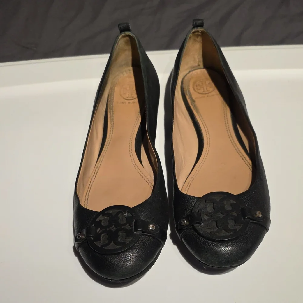 Tory Burch Black Leather Flats with Logo Accent - Picture 12 of 16